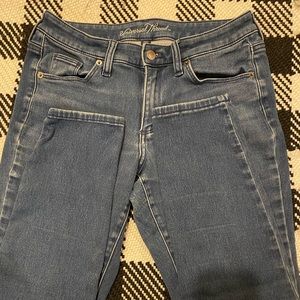 Universal Threads Mid rise skinny winter denim